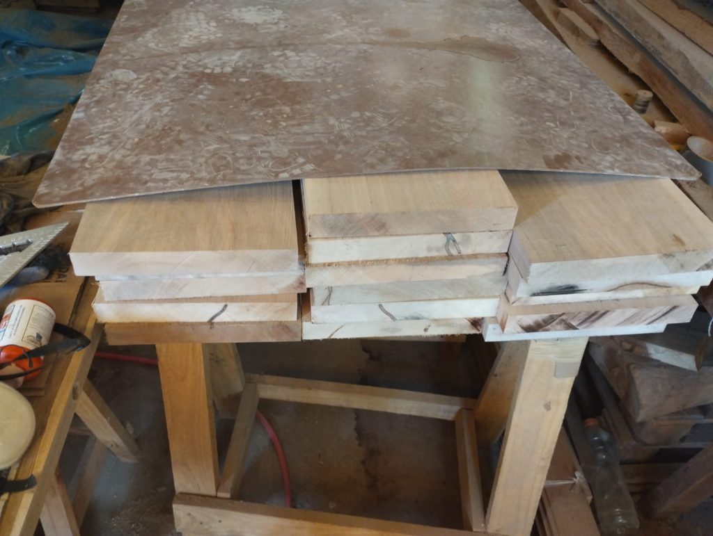 Escalones en madera dura